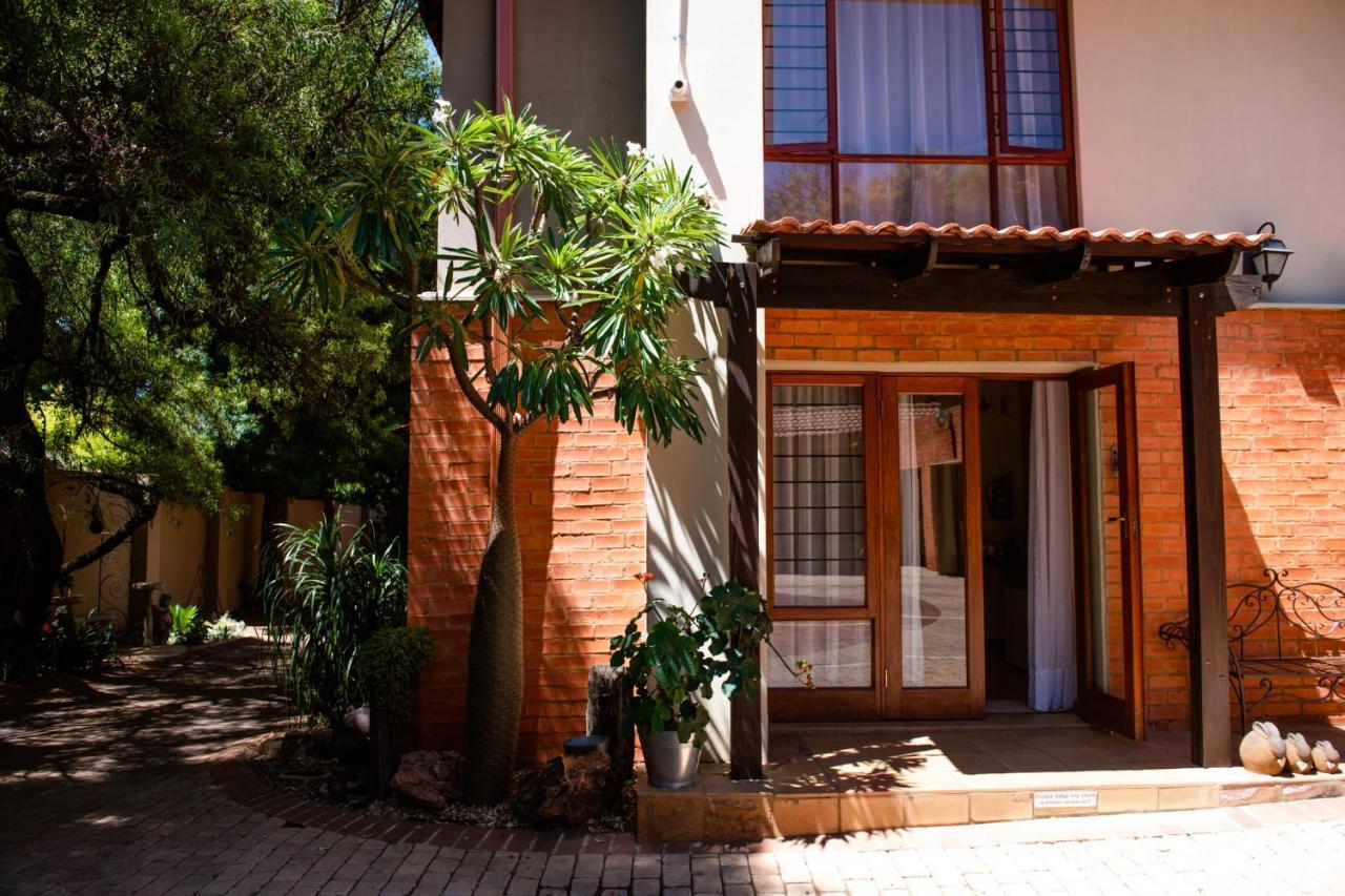 Hotel 37 On Charles Pretoria-Noord Esterno foto